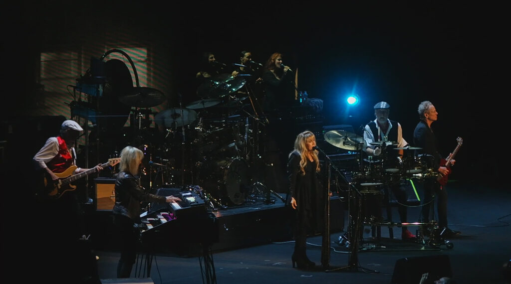 Fleetwood Mac op het podium in Sacramento in november 2014, archiefbeeld.